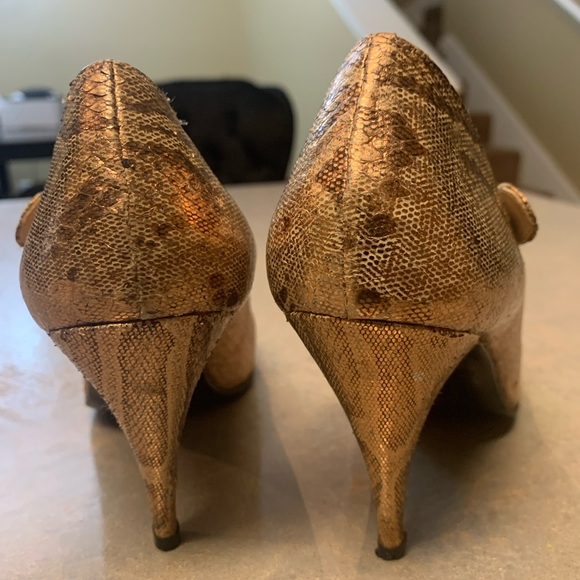 STUART WEITZMAN GOLD METALLIC HIGH HEEL SHOES - Picture 7 of 14